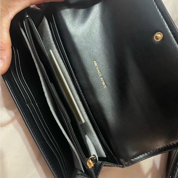 Michael Kors tote bag with matching wallet set. Brand new never used! - Picture 3 of 5